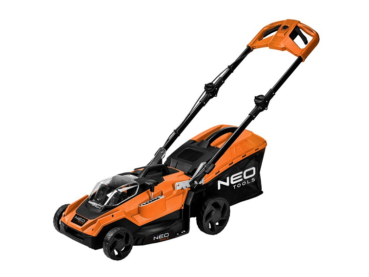 Regenerace trávníku po zimě - péče, hnojení, obnova