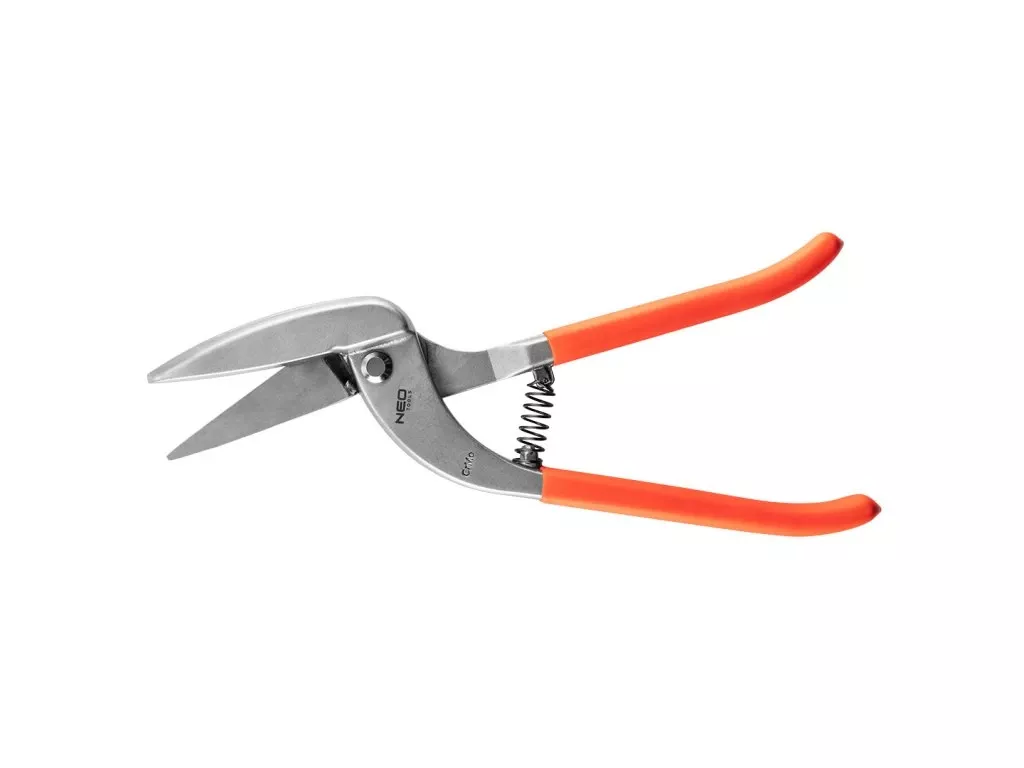 Kontrolujeme, jak fungují profesionální nůžky na kov