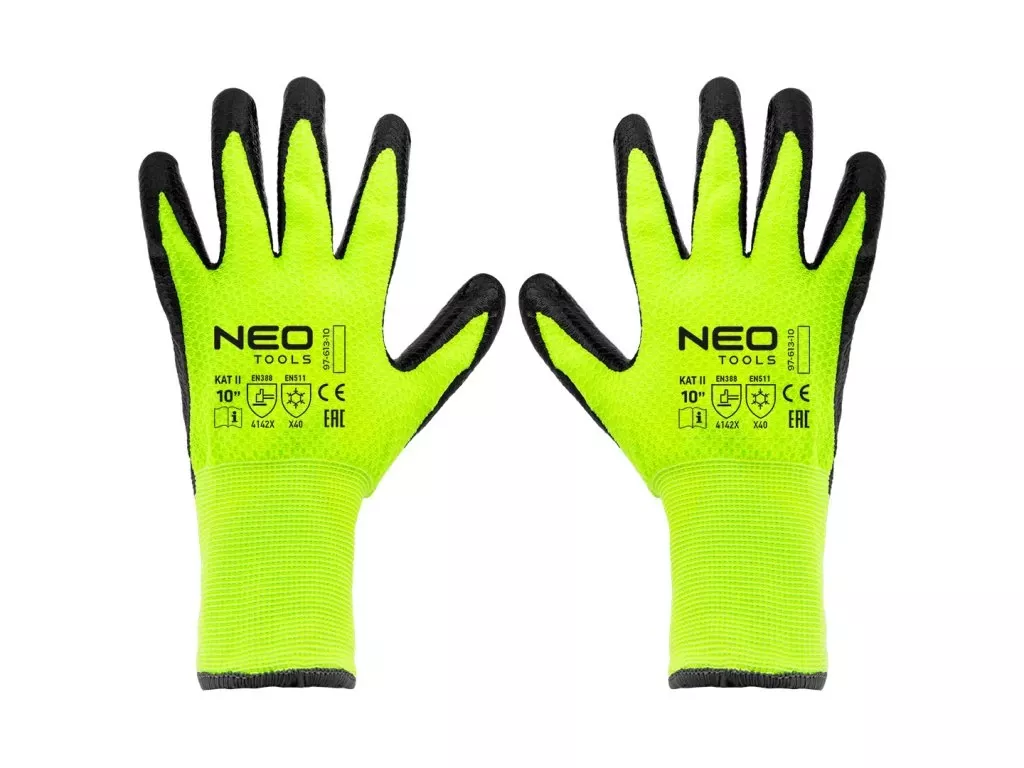 Štípání dřeva – jak vybrat sekeru? Jak bezpečně štípat dřevo?