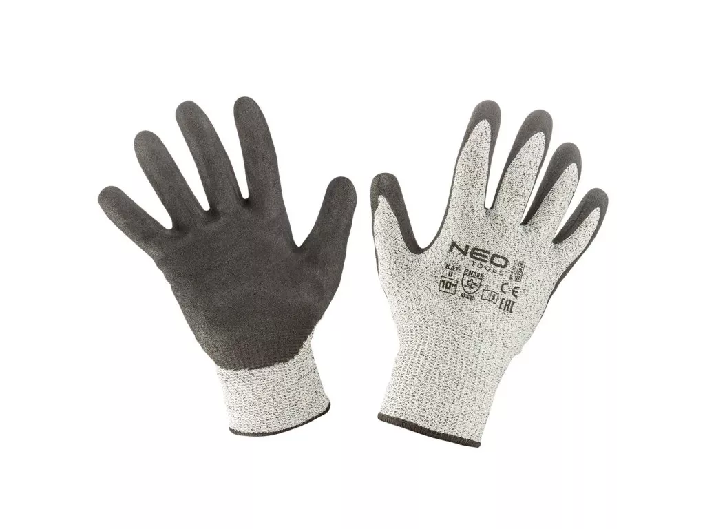 Jak a jak často byste měli měnit olej v benzínové sekačce?