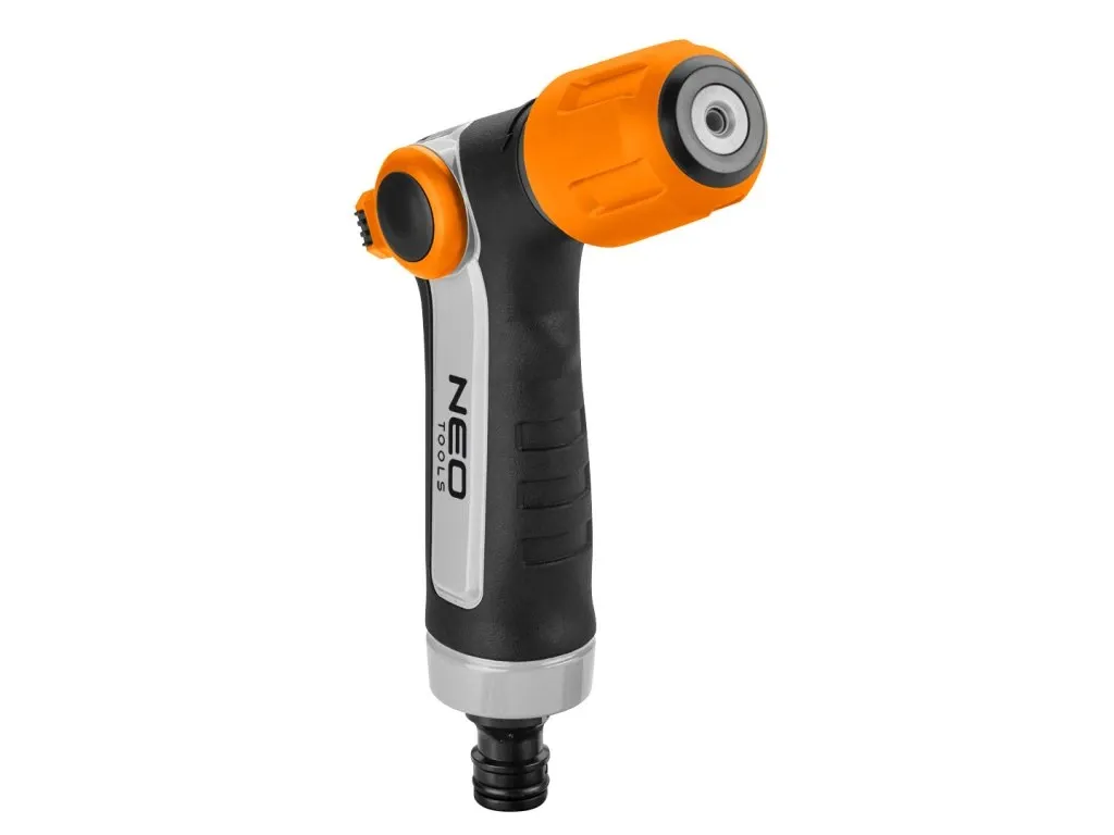 Využití dešťové vody mimo zalévání: mytí nářadí, nářadí na zahradě nebo splachování WC v chatě