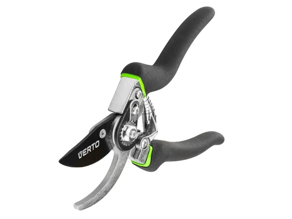 Přehled nástrojů na řezání rostlin – Jak vybrat ten pravý?