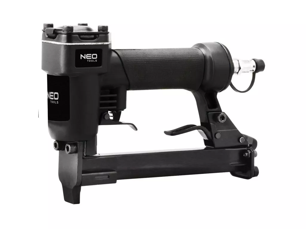 Jak vybrat správnou sešívačku na čalounění a jaké je její použití?