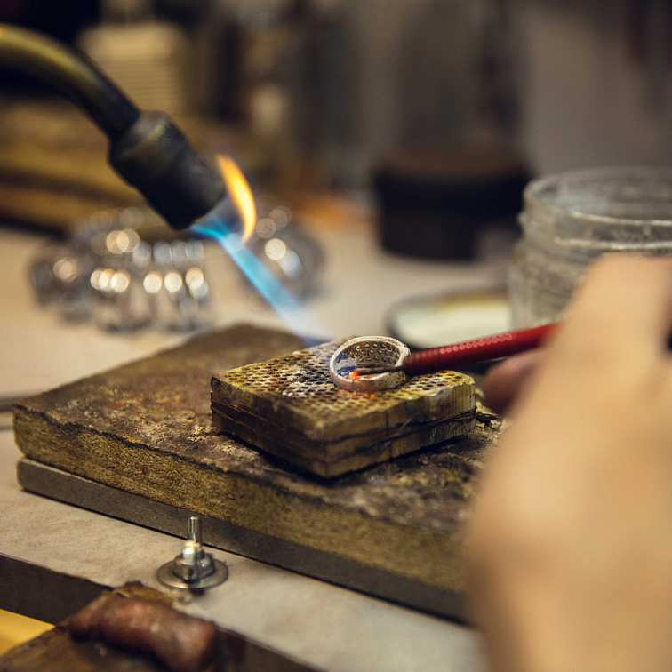 3843 Zlatý ručně pilovaný masivní řetízek Anker