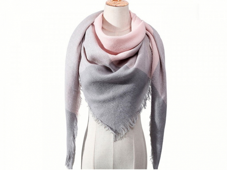 Růžový trojúhelníkový šátek