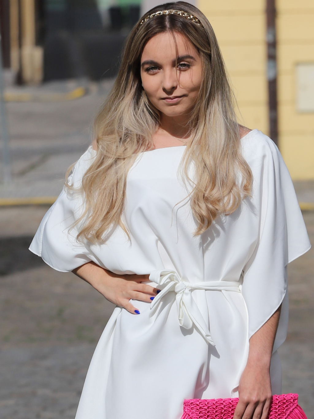 Motýlkové šaty bílé