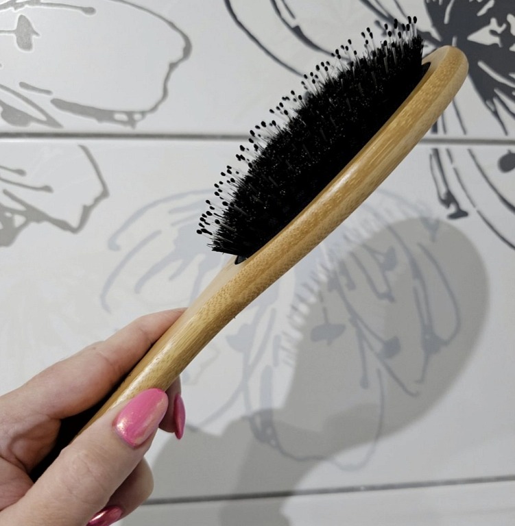 BAMBUSOVÝ kartáč na vlasy s kančími štětinami