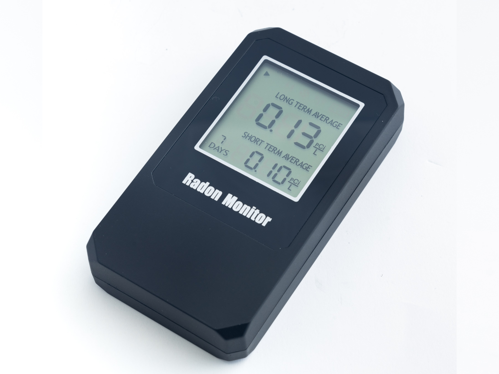 Kam umístit detektor radonu a jak dlouho testovat