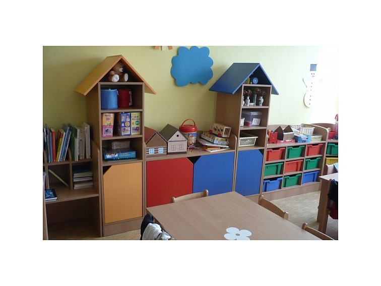 Skříňka policová pro mateřské školy 104x85x47 cm s dvířky