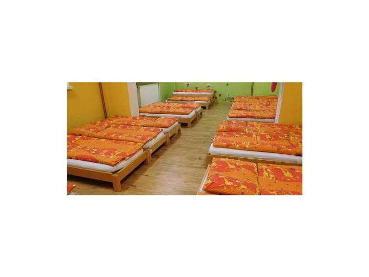 Lehátko pro mateřské školy Buk masiv