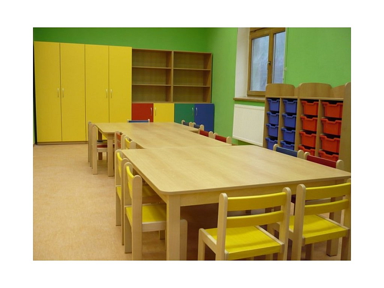 Židle Buk pevná - mořená, odlehčená pro mateřské školy