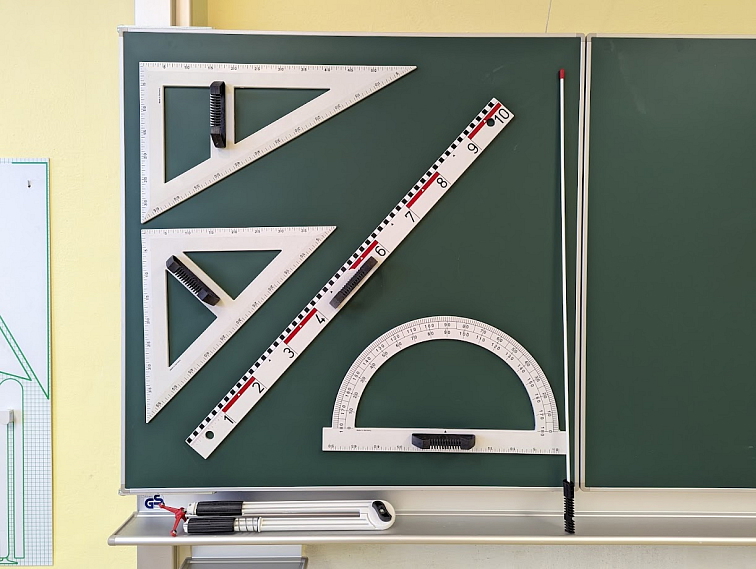 Pylonová školní tabule triptych s křídly