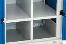 Kovová šatní skříňka 3-dvéřová s lavičkou