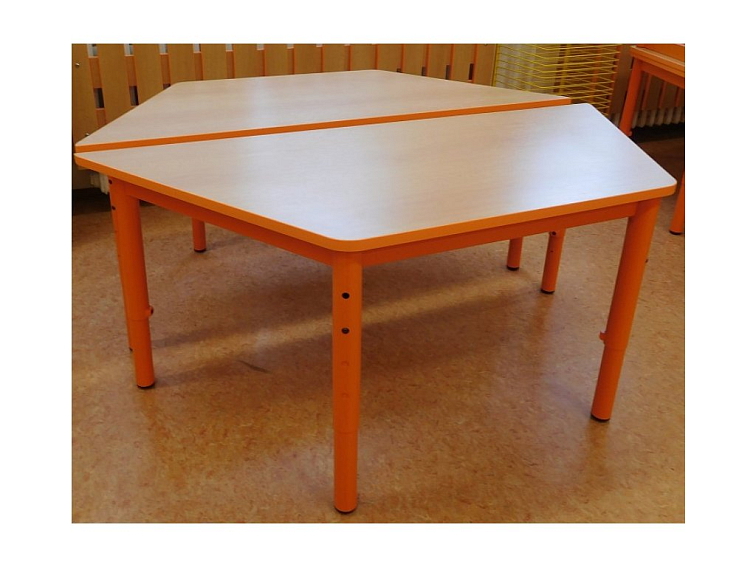 Stůl kovový - lichoběžník pro mateřské školy