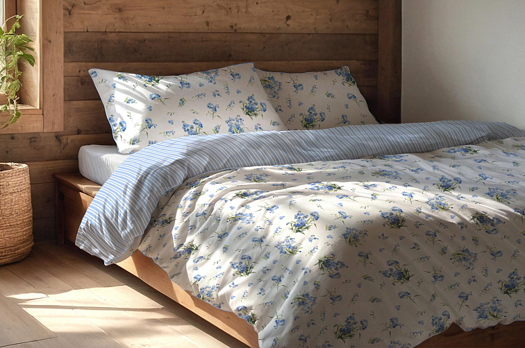 Bavlněné prostírání na stůl Pomněnky od Darré