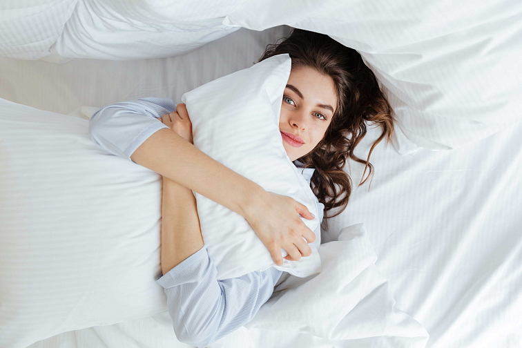 Saténové povlečenie Pruh 4mm s lemovkou - biela