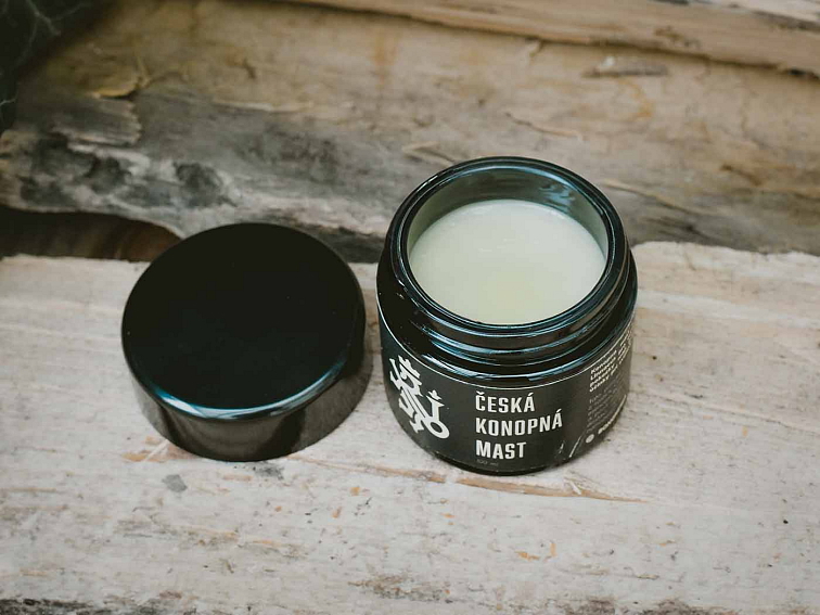 balení cbd konopné kapky a česká konopná mast na bolavé svaly. Ideální dárek pro sportovce.