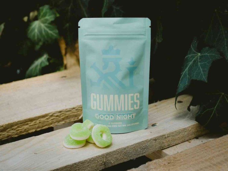 Večerní chill v želé – konopné gummies s CBD, CBN a melatoninem bez živočišné želatiny.