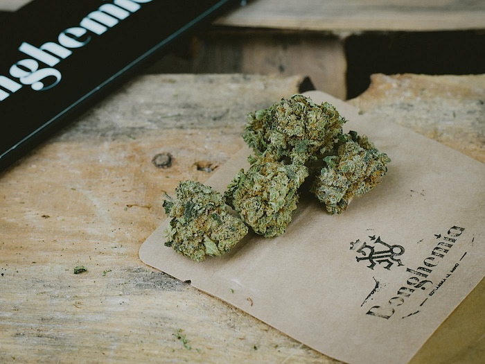 CBD weed legální konopí premium brno praha hk