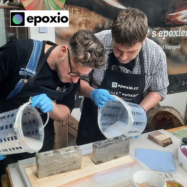 WORKSHOP LITÍ EPOXIDOVÉ PRYSKYŘICE - OD DŘEVA AŽ PO LESKLÝ VÝSLEDEK