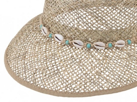Slaměný klobouček z mořské trávy s ozdobou s mušli - Fiebig 1903