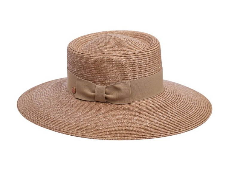 Slaměný klobouk hnědý s hnědou stuhou - Pork-pie Jil s širší asymetrickou krempou - Mayser - UV faktor 80