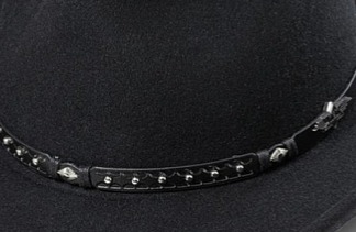 Westernový černý klobouk s koženým řemínkem - Reno