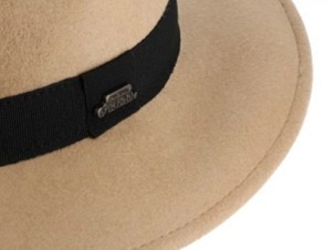 Cestovní nemačkavý klobouk vlněný od Fiebig - béžový s černou stuhou