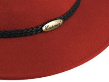 Červený klobouk fedora plstěný - červený s koženým pleteným páskem - Fiebig