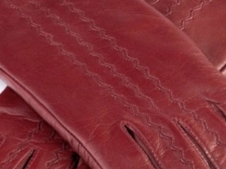 Dámské vínové kožené rukavice s jemnou výšivkou