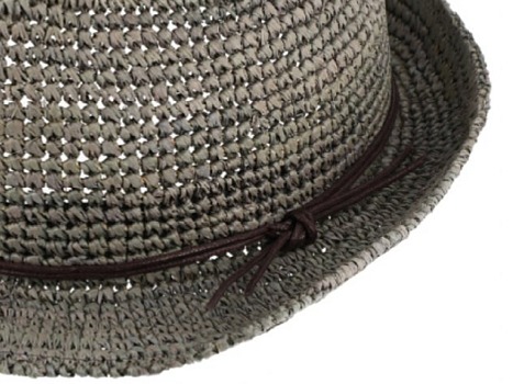 Trilby Raffia - slaměný šedý klobouk s koženou stuhou