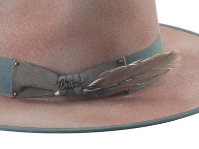 Ručně zdobený vlněný klobouk SARATOGA v lososové barvě s vintage efektem