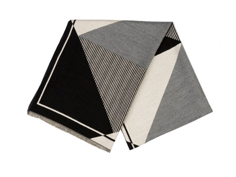 Zimní šedá šála od Fiebig