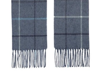 Světle modrá kostkovaná šála od Fiebig