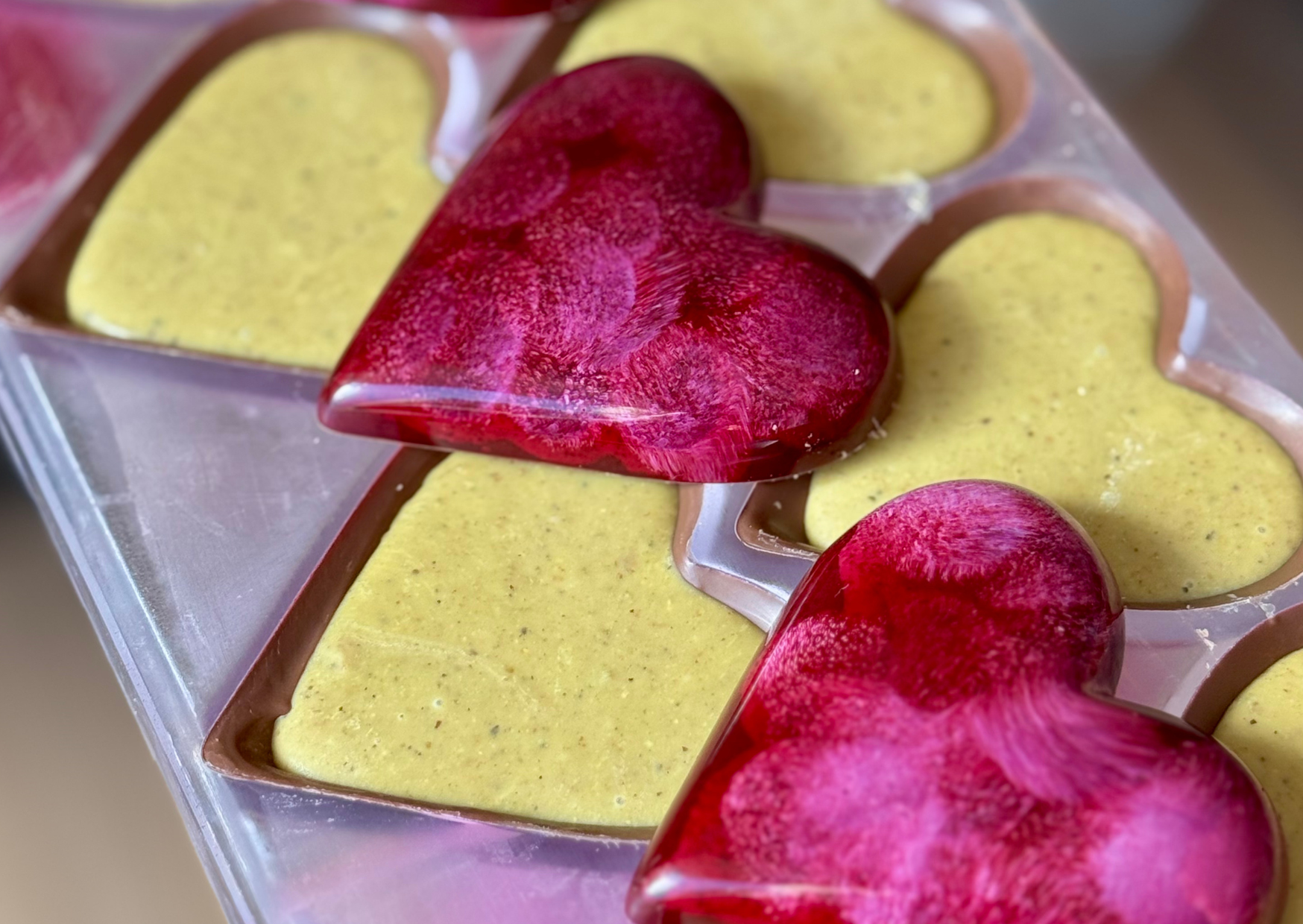 Čokoládové srdíčko s pistáciemi