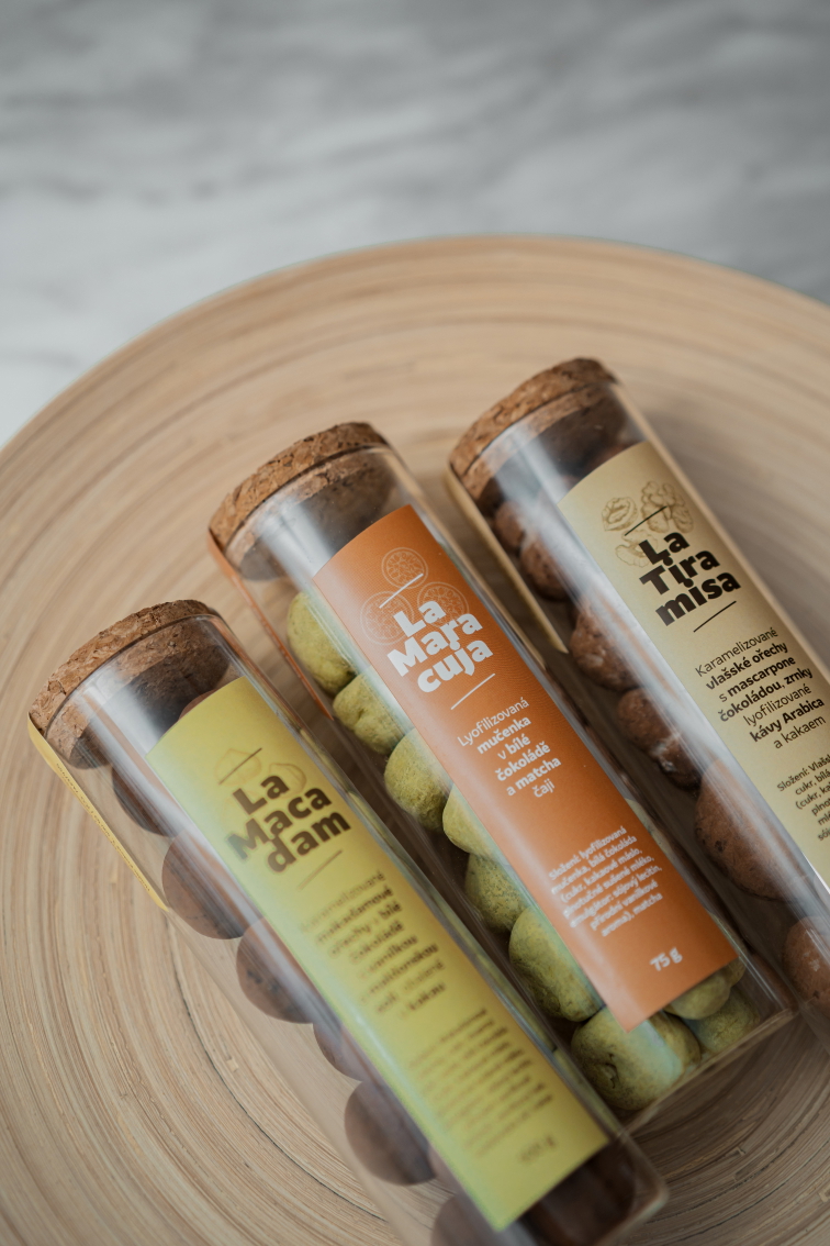 La Macadam - Karamelizované makadamové ořechy v bílé čokoládě