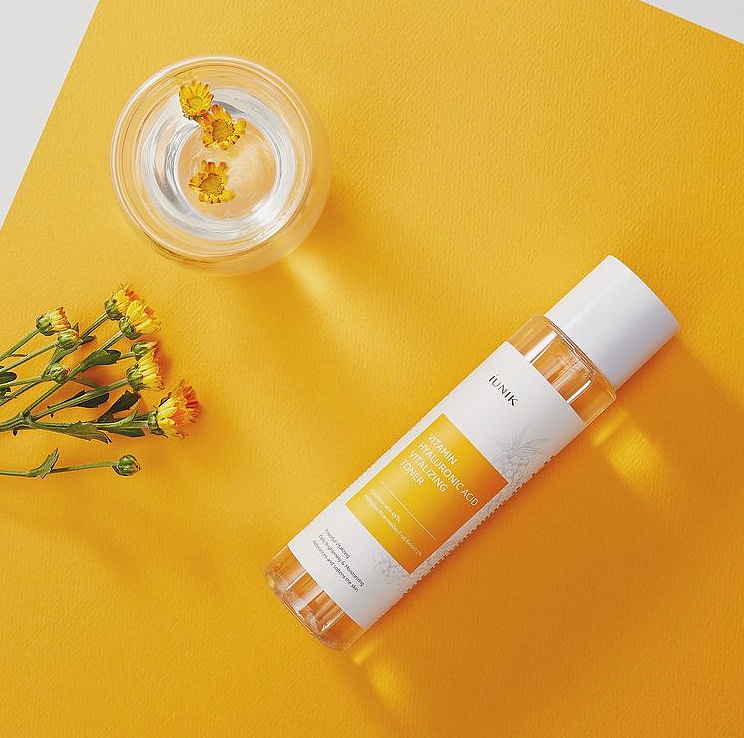 IUNIK Vitamin Hyaluronic Acid Vitalizing Toner - hydratační pleťový toner s Kyselinou hyaluronovou a vitamíny