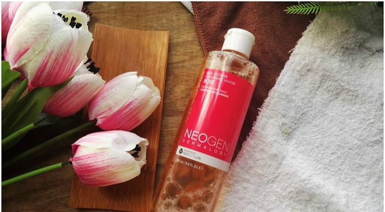 Neogen Dermalogy Real Flower Cleansing Water Rose- jemná čistící pleťová voda s okvětními lístky růže