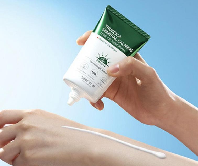 Some By Mi Truecica Mineral calming Tone-up Suncream - Ochranný krém s minerálními filtry