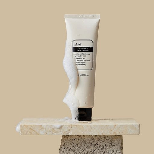 Dear Klairs Gentle Black Facial cleanser - hloubkově čistící pěna na obličej