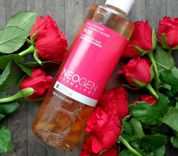 Neogen Dermalogy Real Flower Cleansing Water Rose- jemná čistící pleťová voda s okvětními lístky růže