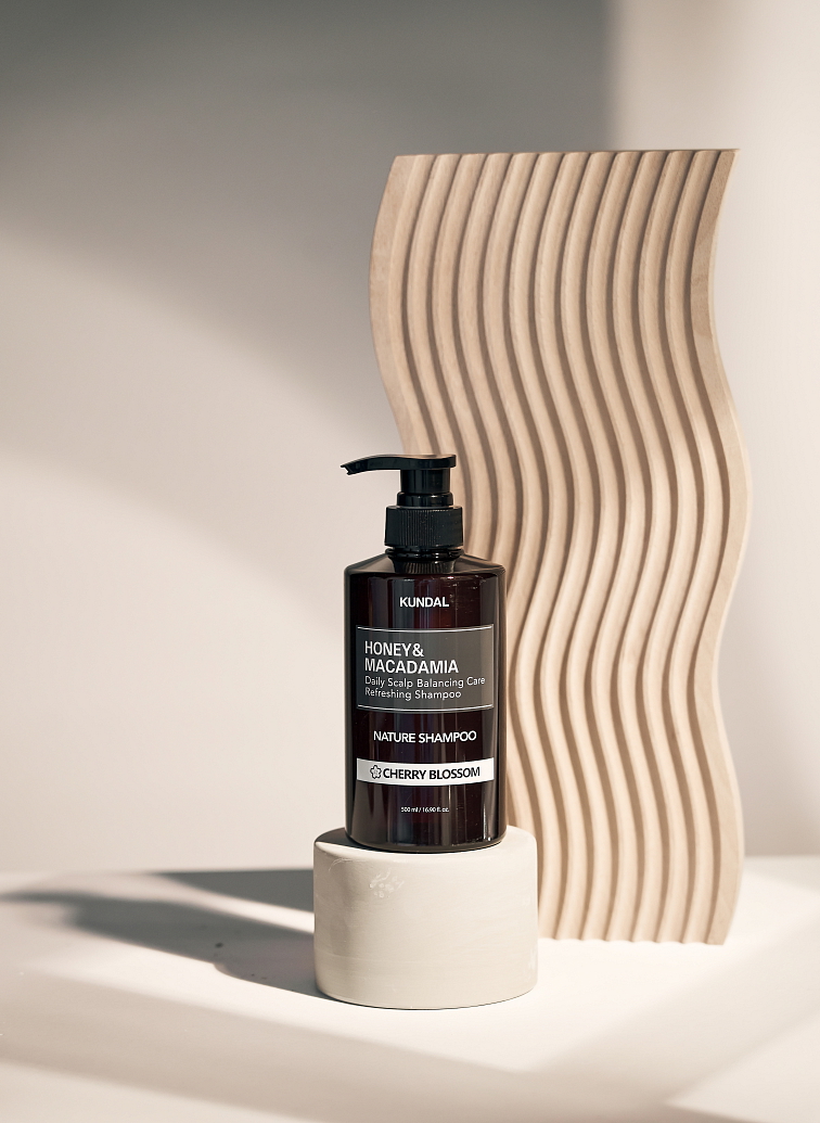 Kundal Honey&Macadamia Shampoo - přírodní šampon na suché a poškozené vlasy