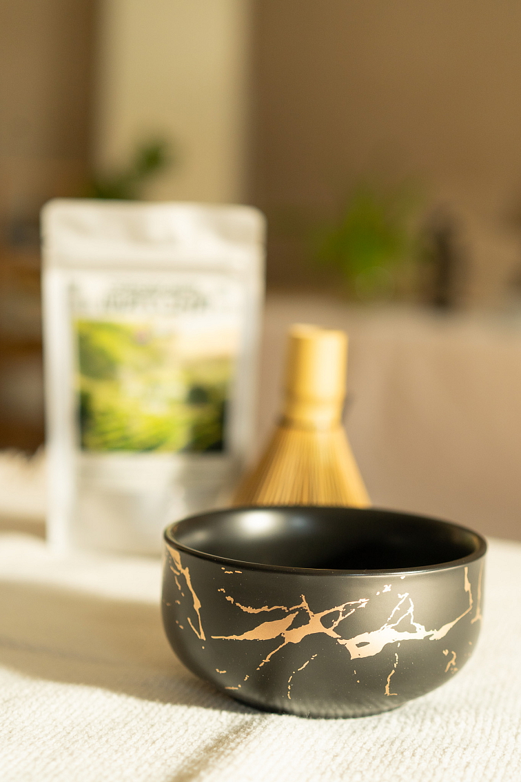 Tradičná japonská miska na matchu Kiniro