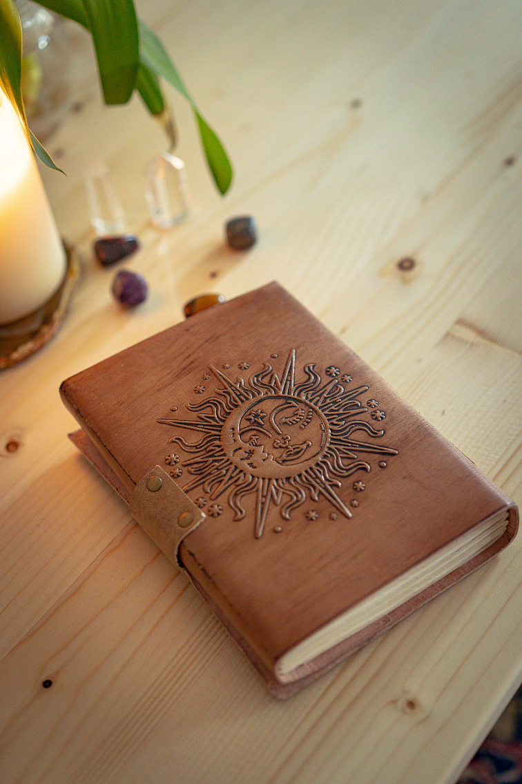 Slnko a Mesiac – zápisník harmónie protikladov