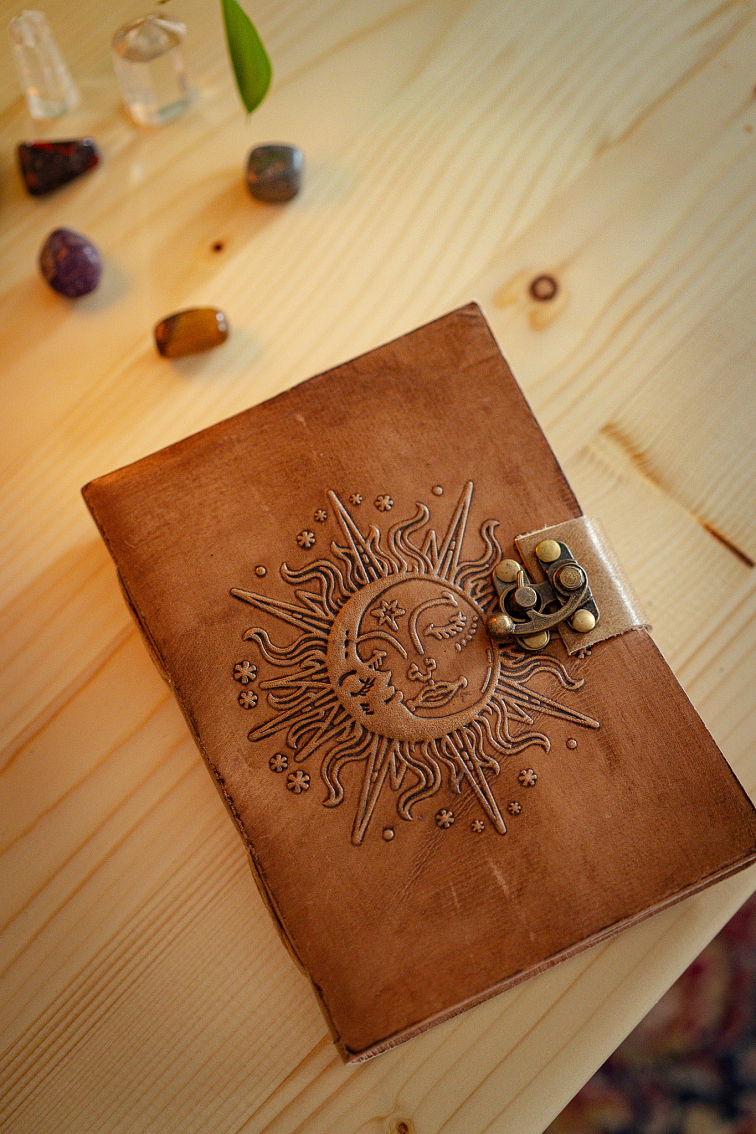 Slnko a Mesiac – zápisník harmónie protikladov