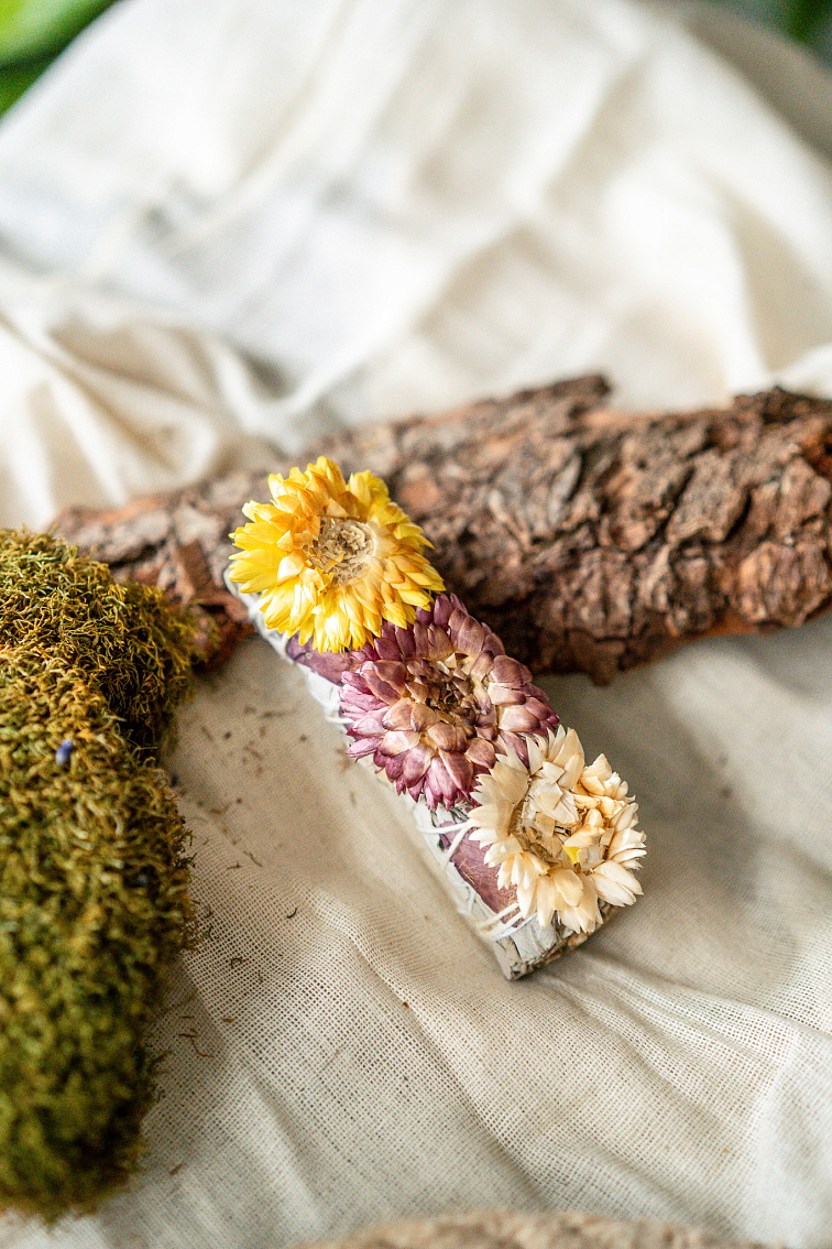 Zväzok z Bielej Šalvie & Slamienkový zväzok