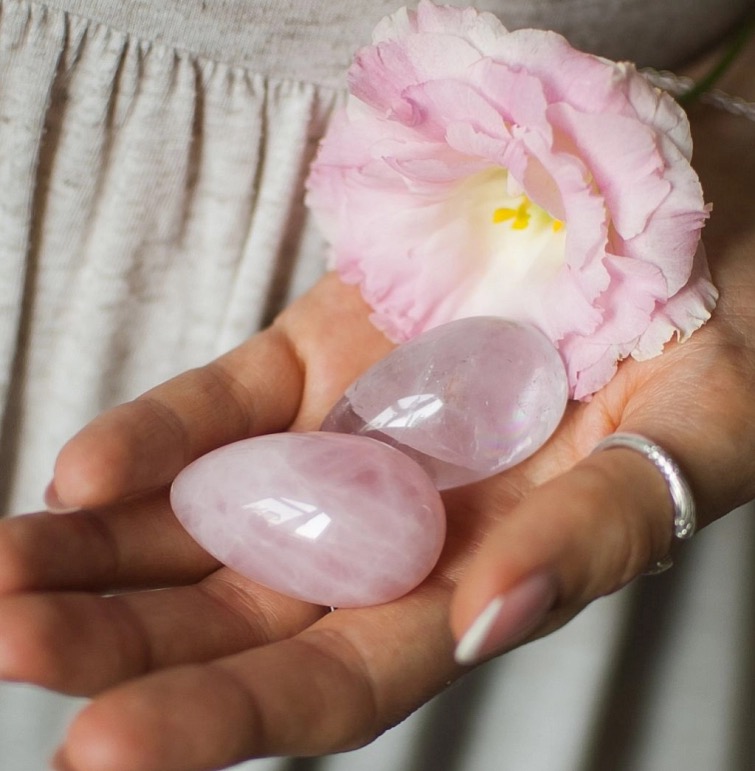 YONI vajíčko z ruženínu – Nežný návrat k sebe