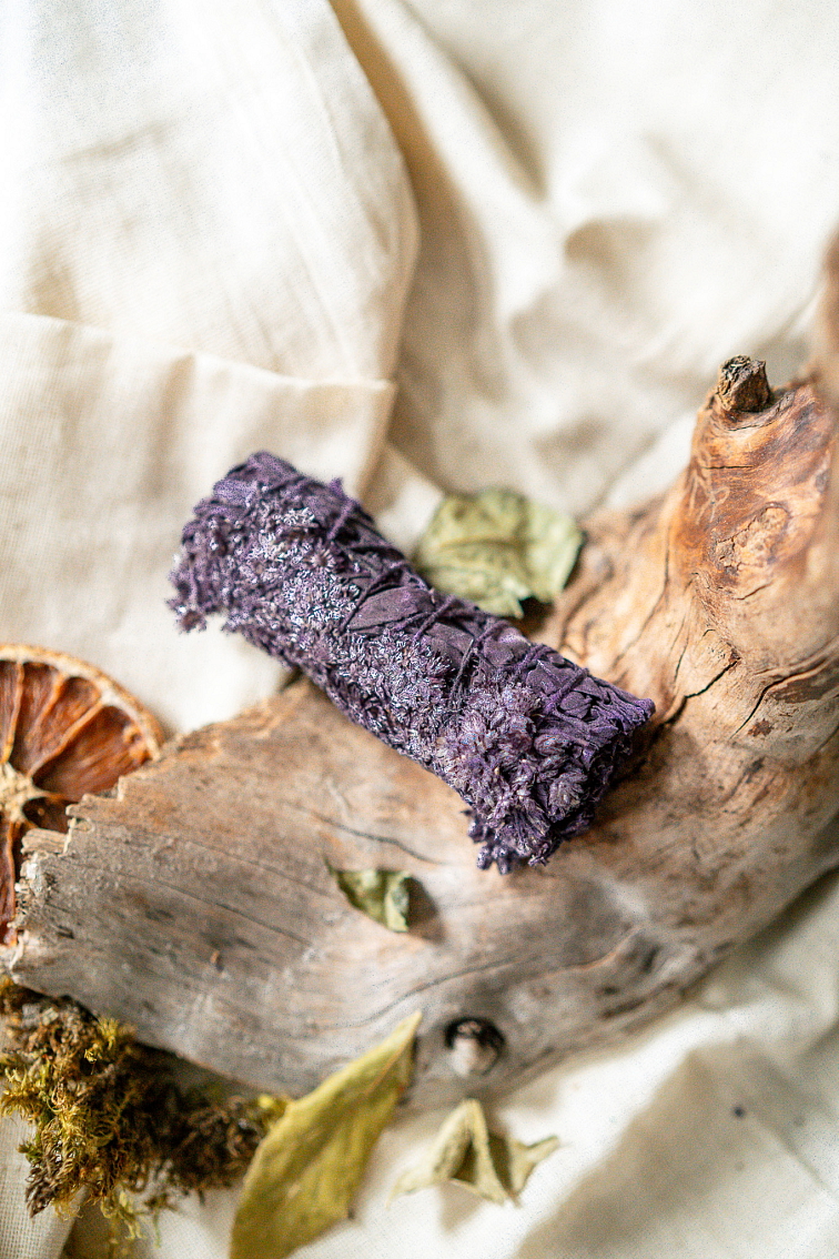 Zväzok z Bielej Šalvie a Fénického Divého Tabaku