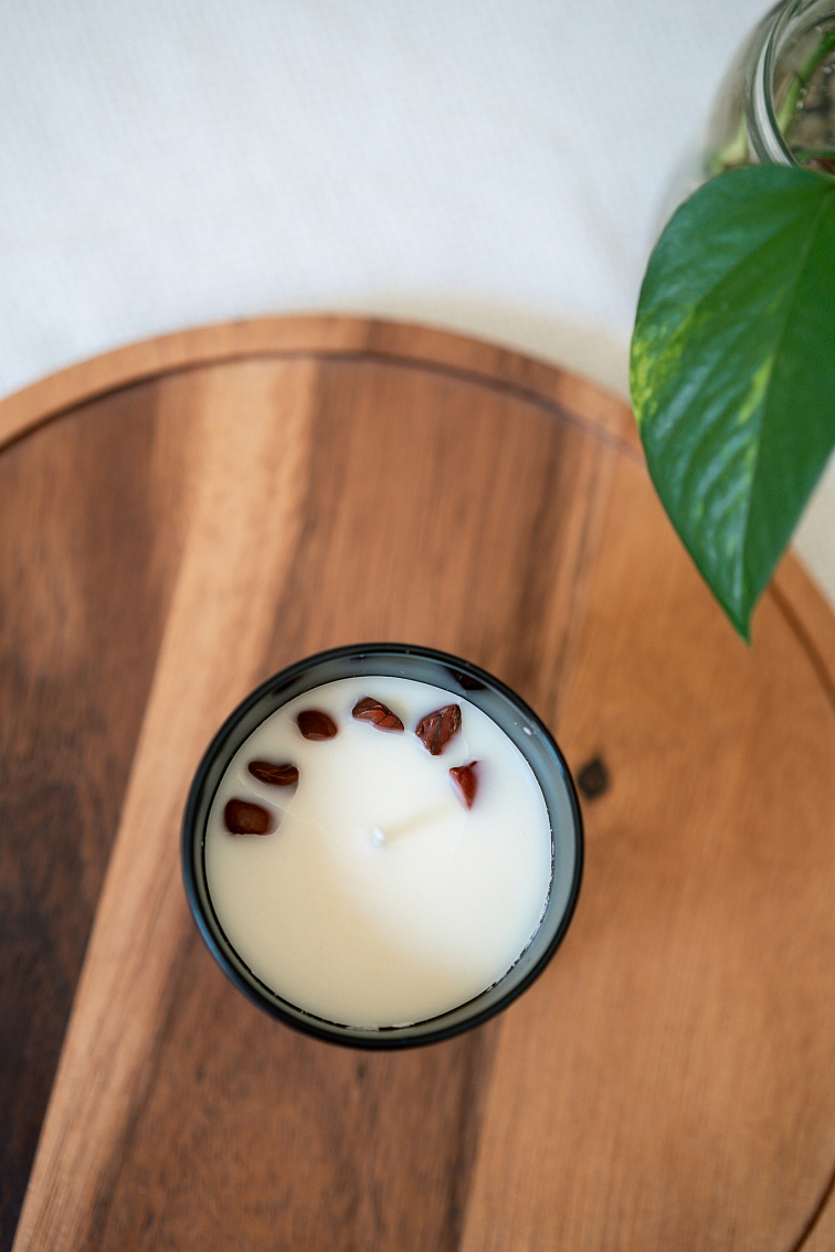 Manifestačná sviečka pre Šťastie s polodrahokammi 200g