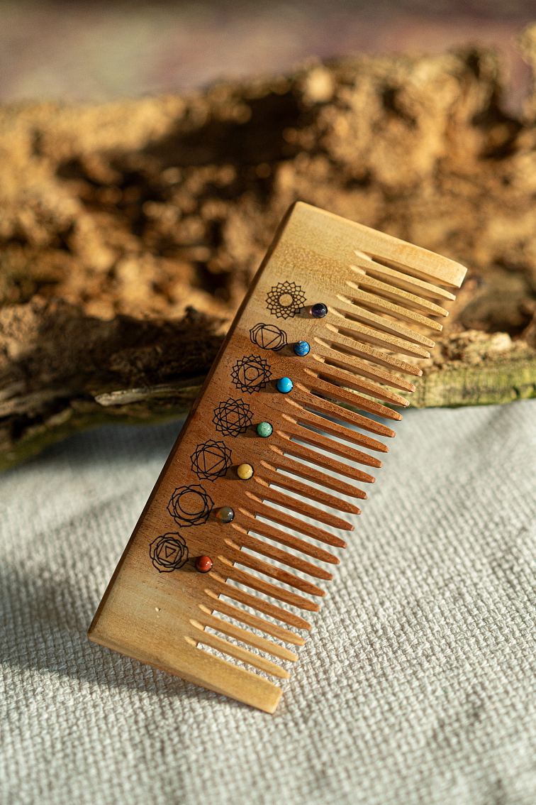 Drevený hrebeň 7 Čakier z Neemového dreva